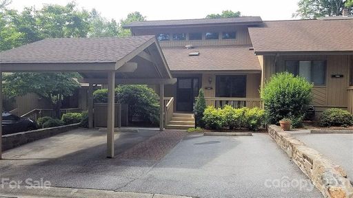 1104 Red Oak Drive