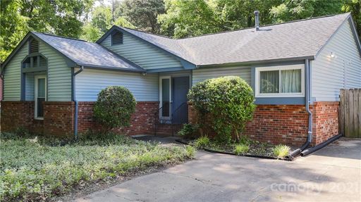 1216 Robinhood Circle