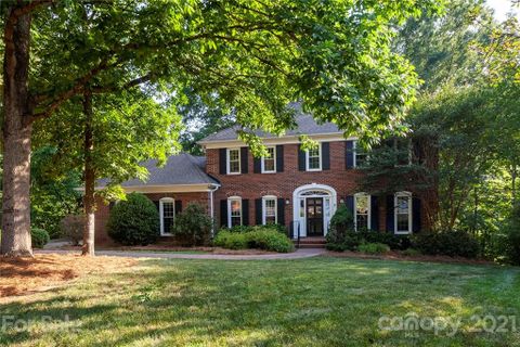 10313 Ben Franklin Court sold home in Williamsburg Raintree, Charlotte, NC