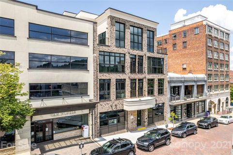 17 N Market Street 200