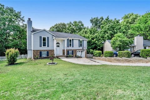 2935 Drakes Crossing Drive