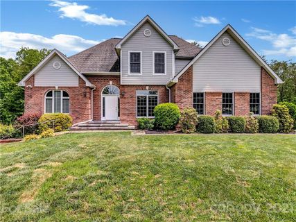 65 N Pinnacle Drive sold home in North Pinnacle, Weaverville, NC