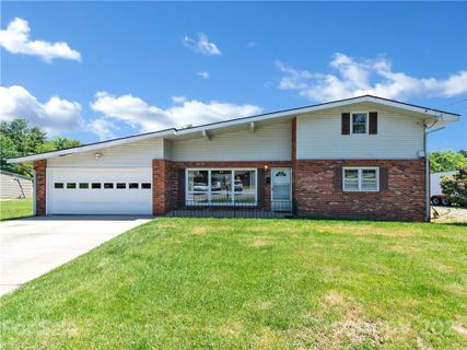 392 Boyd Avenue sold home in Oak Forest Addition, Waynesville, NC