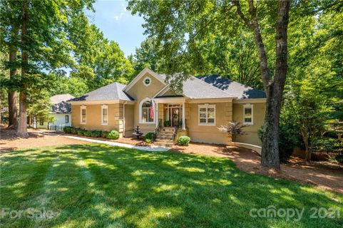 5528 Camelot Drive