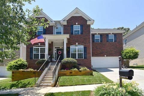 7525 Chaddsley Drive