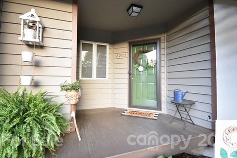 2205 6th Street sold home in Mallard Cove, Hickory, NC