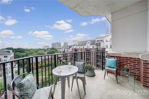 300 W 5th Street 722