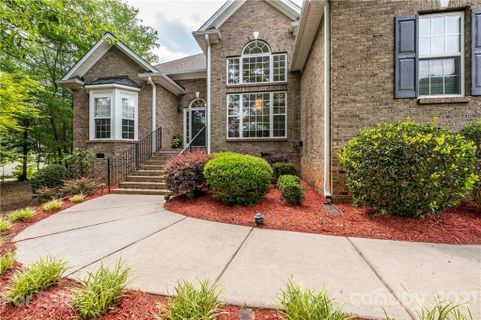 718 Lynnwood Farms Drive