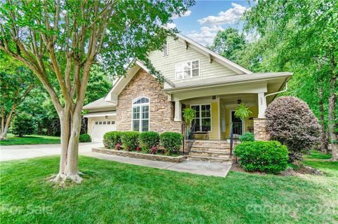 135 Shoreline Parkway