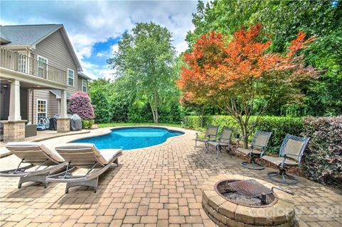 2102 Willowcrest Drive