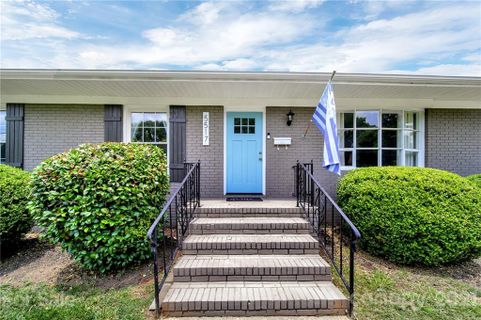 5517 Kerry Lane