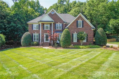 6525 Hollow Oak Drive
