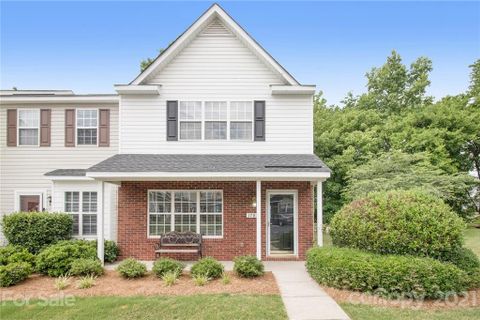 1782 Forest Side Lane