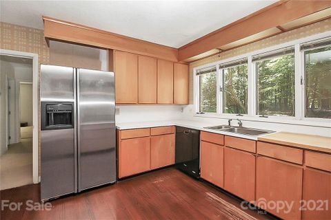 2701 Foxfire Road