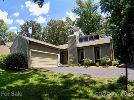 1748 4th Street Court sold home in Huntington Downs, Hickory, NC