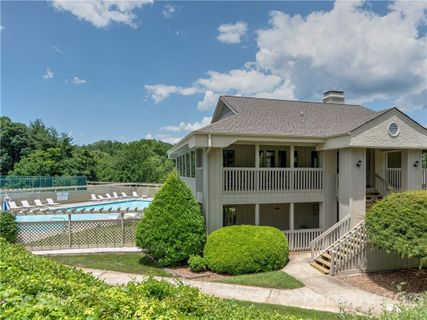 906 Abbey Circle