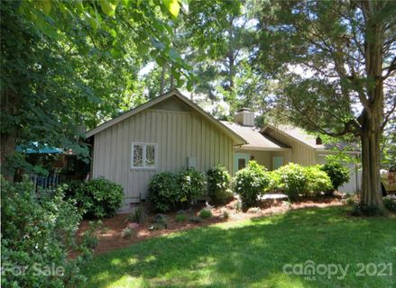 2 Oakwood Lane
