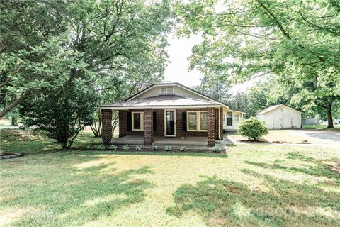 803 N Salisbury Avenue sold home in Woodbrook, Salisbury, NC