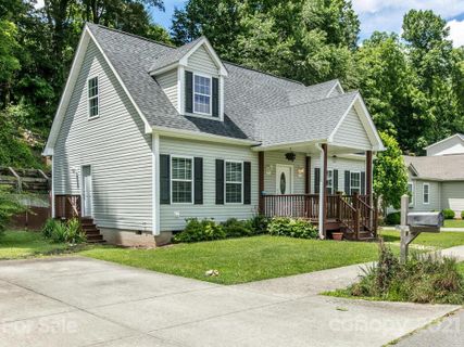 21 Grove Garden Avenue sold home in Biltmore Grove, Candler, NC