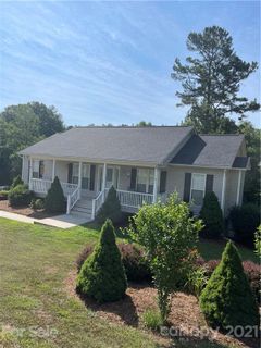 203 S River Glen Drive sold home in River Glen, Morganton, NC