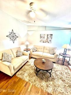 5233 Shady Grove Lane