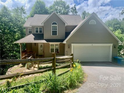 6 Kims Court sold home in Byers Park, Fairview, NC