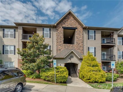 181 Brickton Village Circle 303