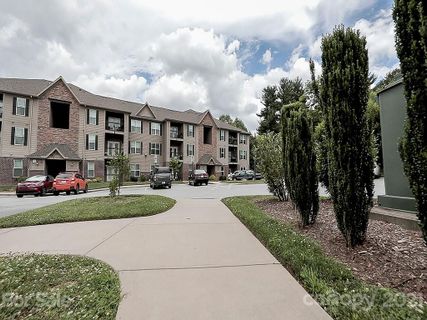 142 Brickton Village Circle 205