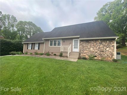 148 Creekside Drive