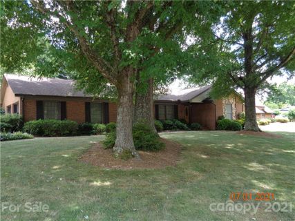 1076 Fairway Drive