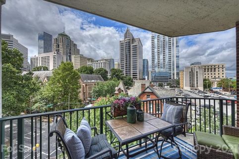 300 W 5th Street 513