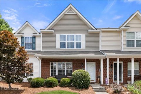1756 Hidden Creek