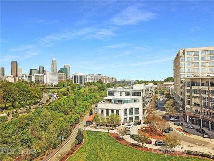 1100 Metropolitan Avenue 406
