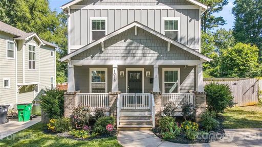 1015 Everett Place