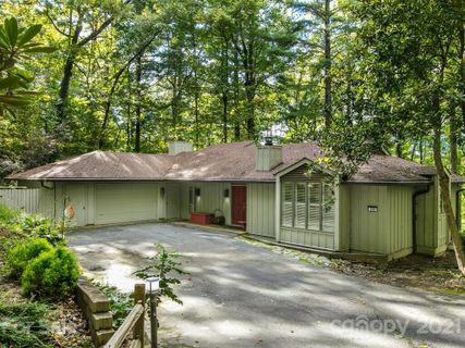 219 Estate Drive sold home in Chanteloupe Ctry Est, Hendersonville, NC