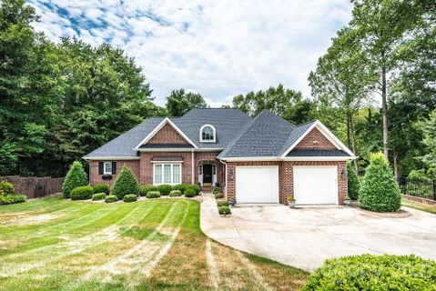 747 10th Street Place sold home in The Pines, Hickory, NC