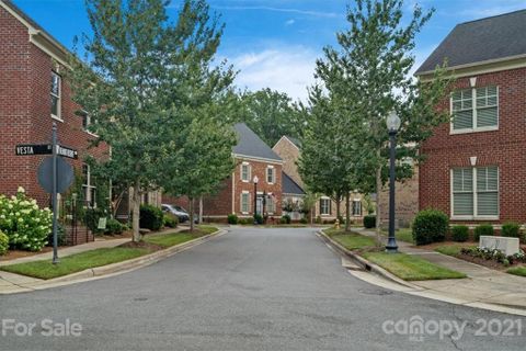 840 Belmont Reserve Row