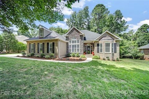 10234 Crestwood Drive sold home in Lake Providence Estates, Charlotte, NC