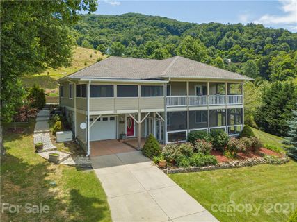 1038 Acres View Drive sold home in Apple Blossom Estates, Waynesville, NC