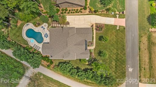 709 Fawns Glen Place