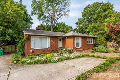 836 Woodlawn Road
