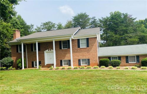 2760 Rosewood Lane
