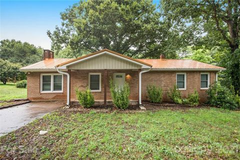 139 Robinhood Loop sold home in Sherwood Forest, Statesville, NC