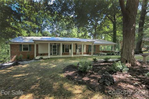 340 N Oakwood Drive