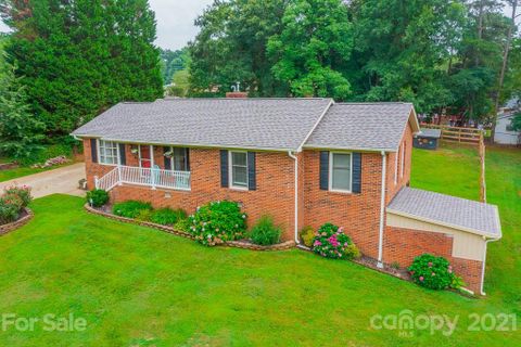 1609 Plumcrest Drive sold home in Oakdale Forest, Charlotte, NC