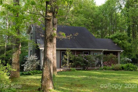 8 Sandpiper Place sold home in Mountain Heights, Arden, NC