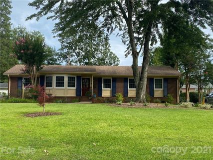 3330 Woodleaf Road