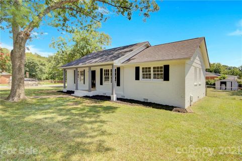 1049 Tom Hunter Road