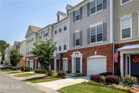 2943 Castleberry Court