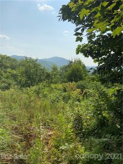 1400 Holiday Drive sold home in Blue Ridge Estates, Hendersonville, NC